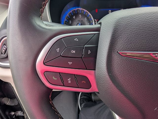 Used 2022 Chrysler Pacifica Touring-L FWD image 18