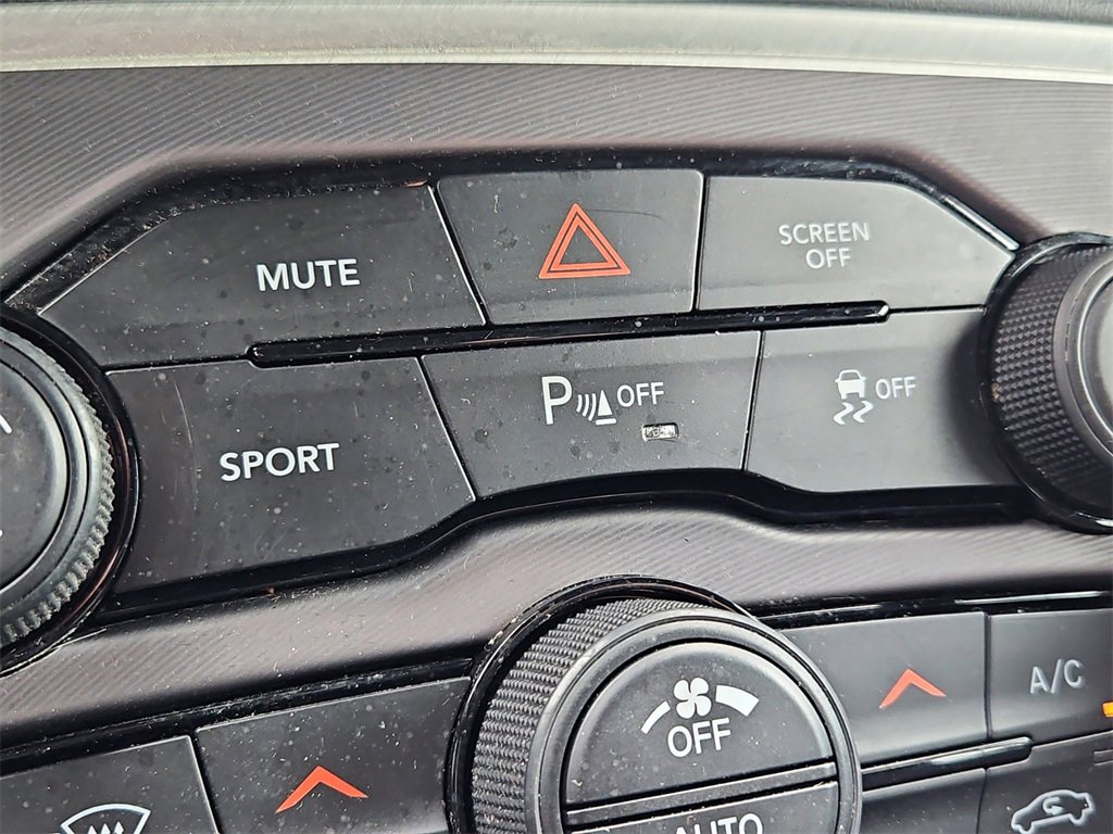 Used 2022 Dodge Challenger R/T w/ Blacktop Package image 17