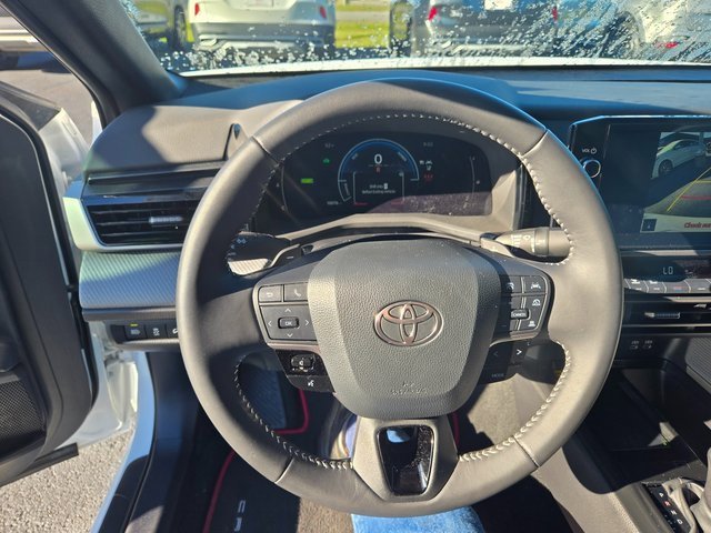 Used 2025 Toyota Camry SE image 17