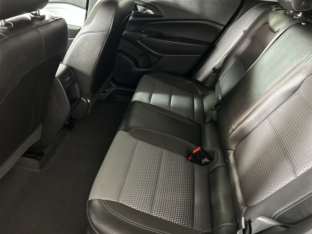 Used 2025 Chevrolet Trax LT FWD image 24