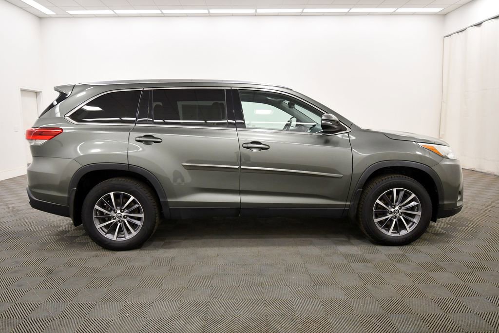 Used 2019 Toyota Highlander XLE w/ Protection Package #3 AWD/4WD image 9
