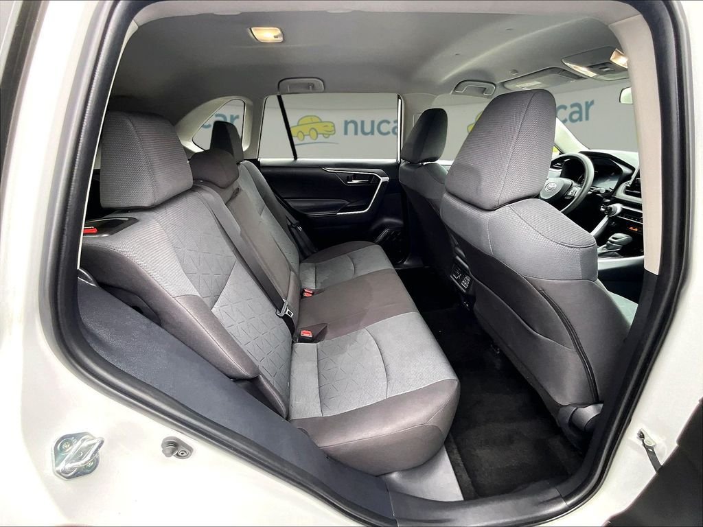 Used 2025 Toyota RAV4 XLE AWD/4WD image 16