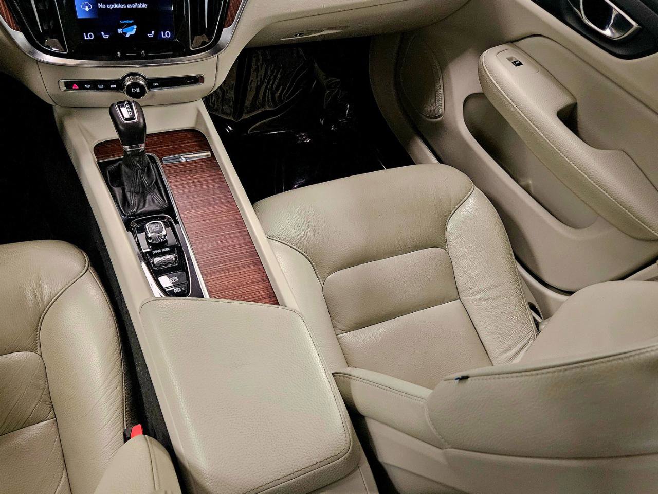 Used 2021 Volvo S60 T5 Momentum w/ Climate Package image 12