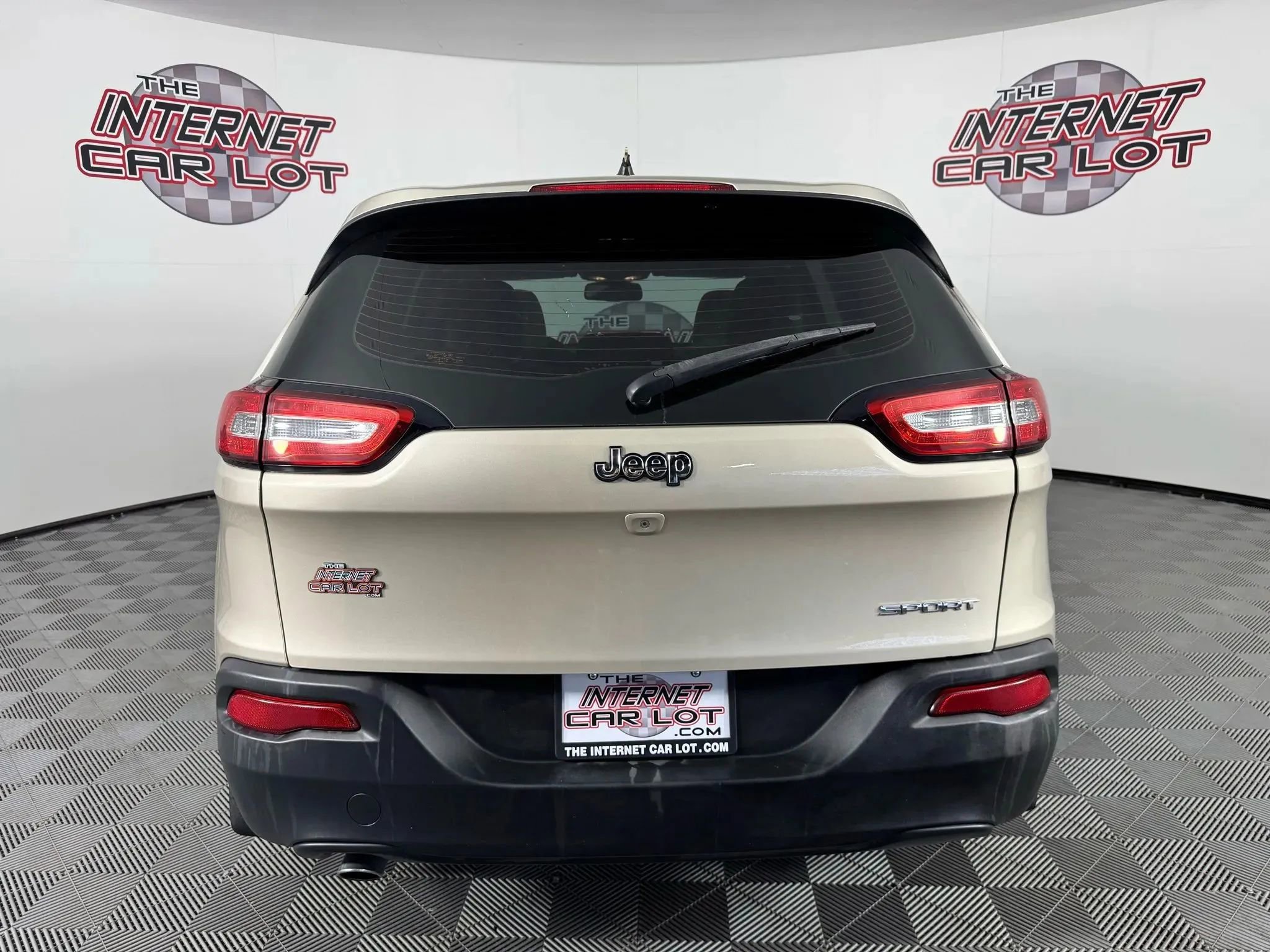Used 2015 Jeep Cherokee Sport image 6