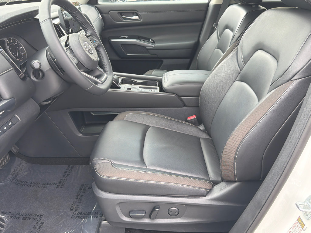 Used 2024 Nissan Pathfinder SL FWD image 9
