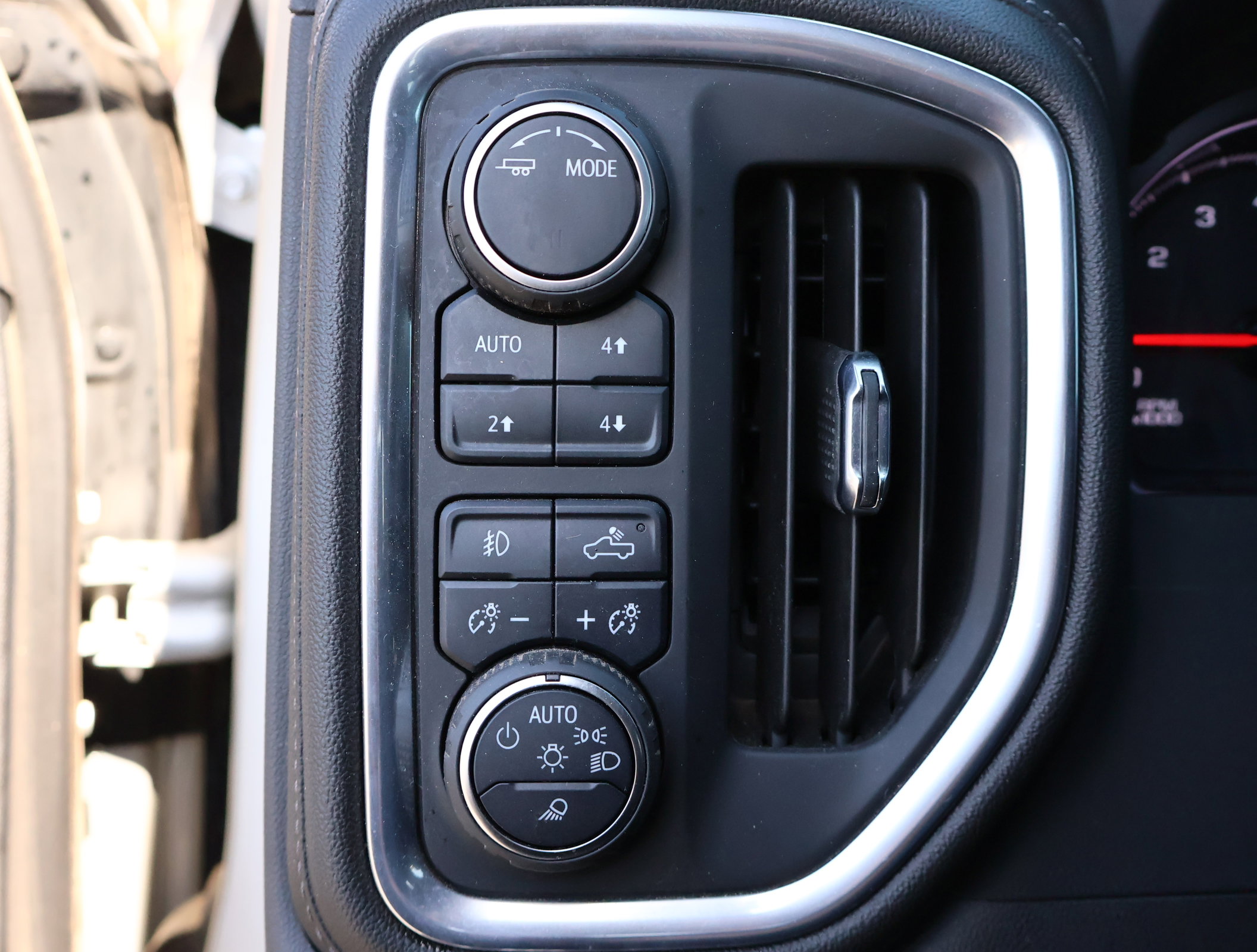 Used 2022 Chevrolet Silverado 1500 LT Trail Boss w/ LT Trail Boss Premium Package AWD/4WD image 13