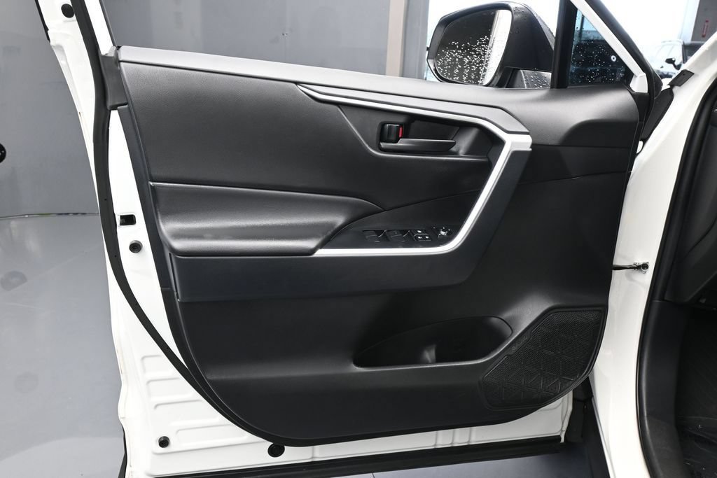 Used 2025 Toyota RAV4 LE AWD/4WD image 22