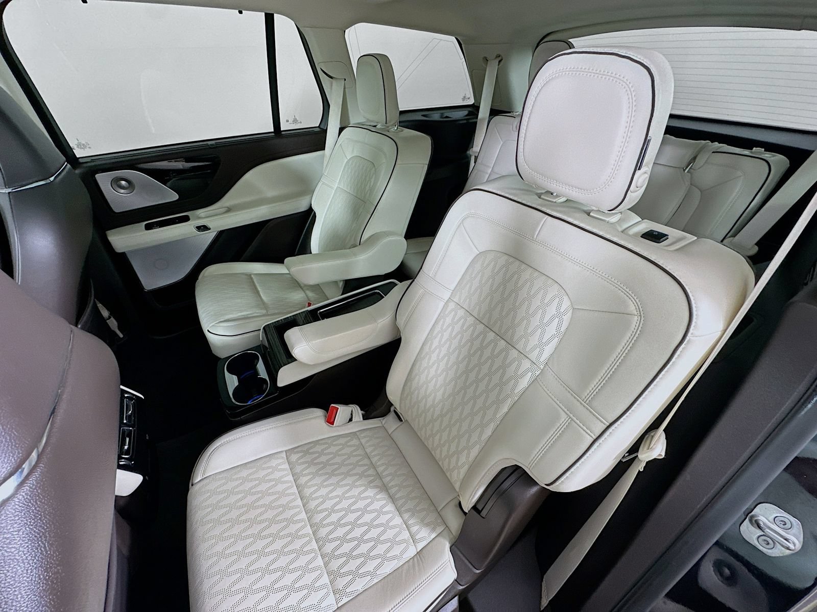 Used 2020 Lincoln Aviator Black Label Grand Touring w/ Class IV Trailer Tow Package AWD/4WD image 36