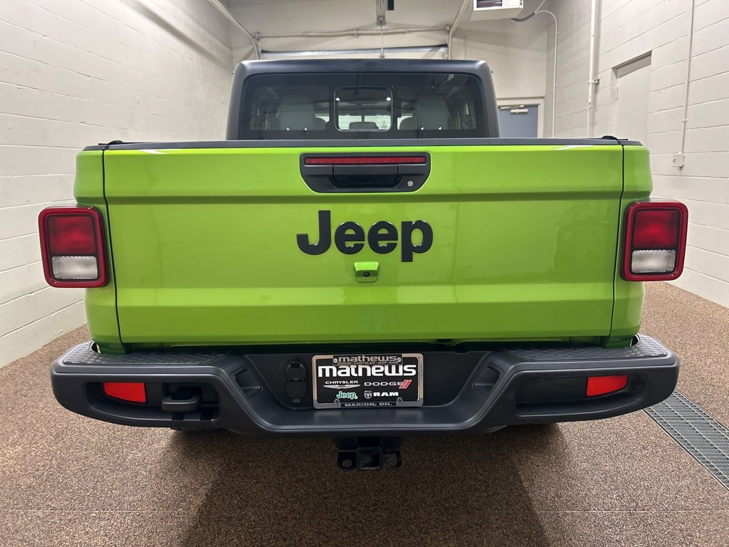 Used 2025 Jeep Gladiator Sport image 3