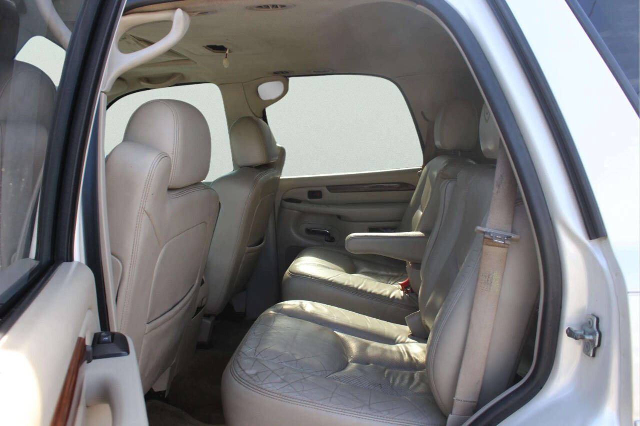 Used 2004 Cadillac Escalade AWD image 7