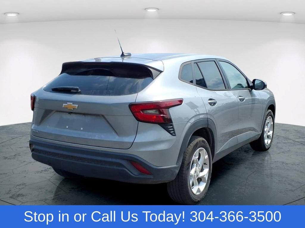 Used 2024 Chevrolet Trax LS w/ LS Convenience Package FWD image 6