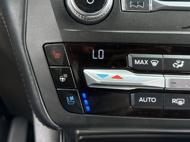 Used 2020 Ford Explorer Platinum w/ Premium Technology Package AWD/4WD image 22