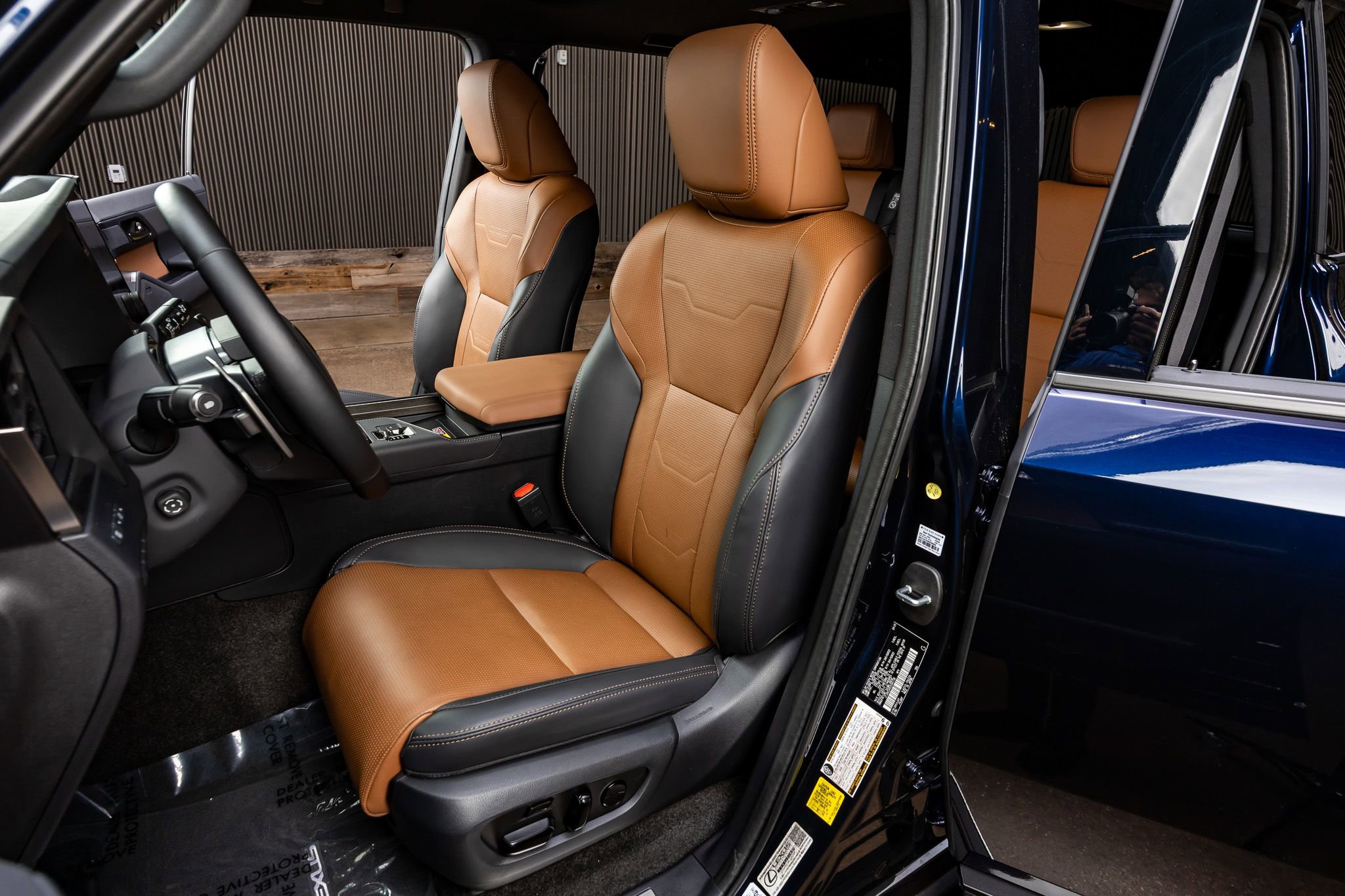 Used 2025 Lexus GX 550 w/ Cold Area Package image 30