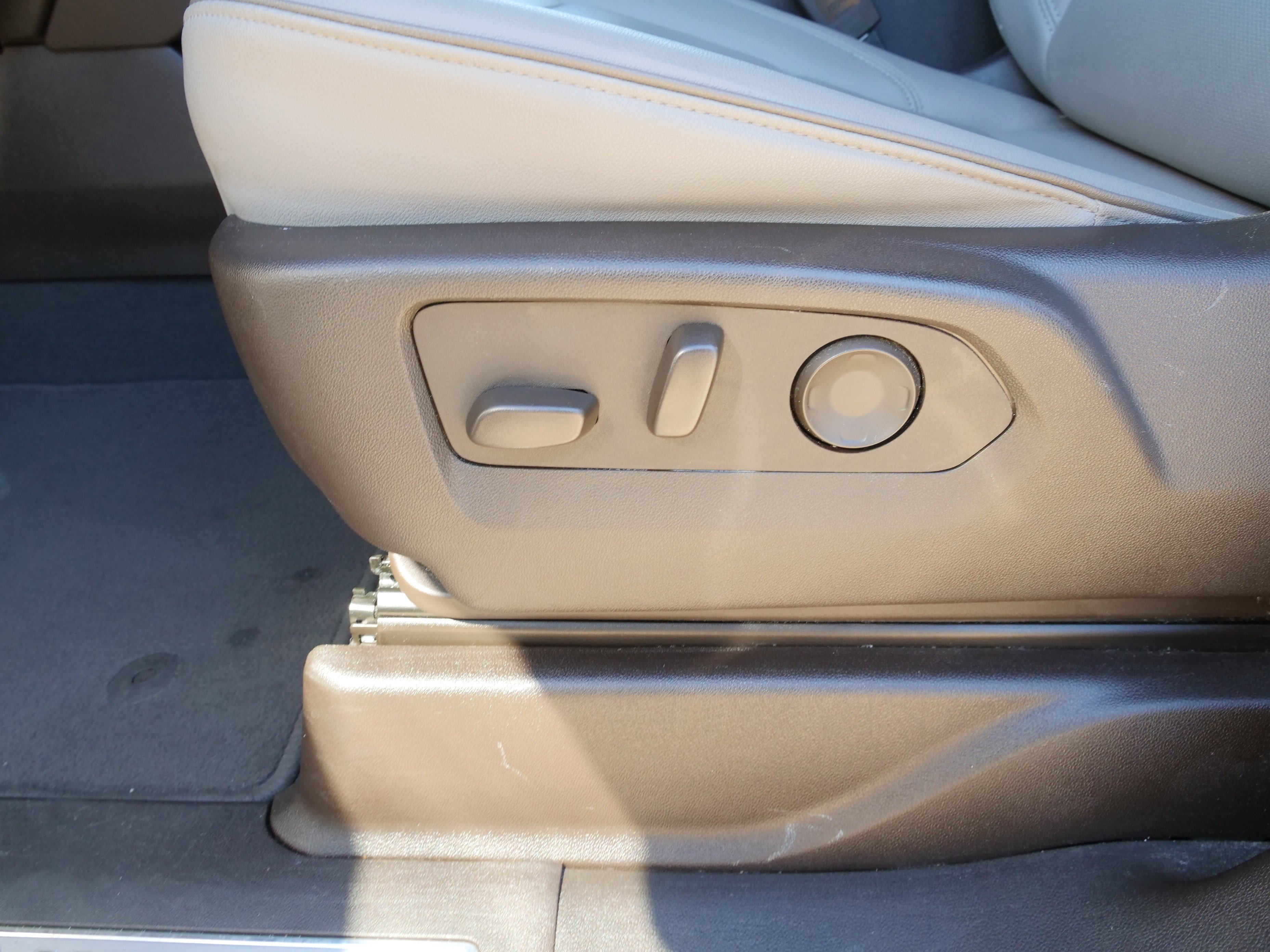 Certified 2024 GMC Yukon XL SLT image 18