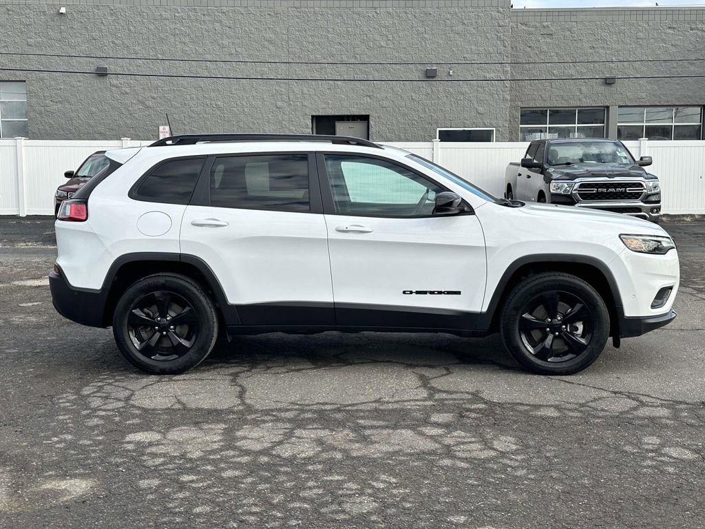 Used 2023 Jeep Cherokee Altitude Lux w/ Lux Elite Package image 2
