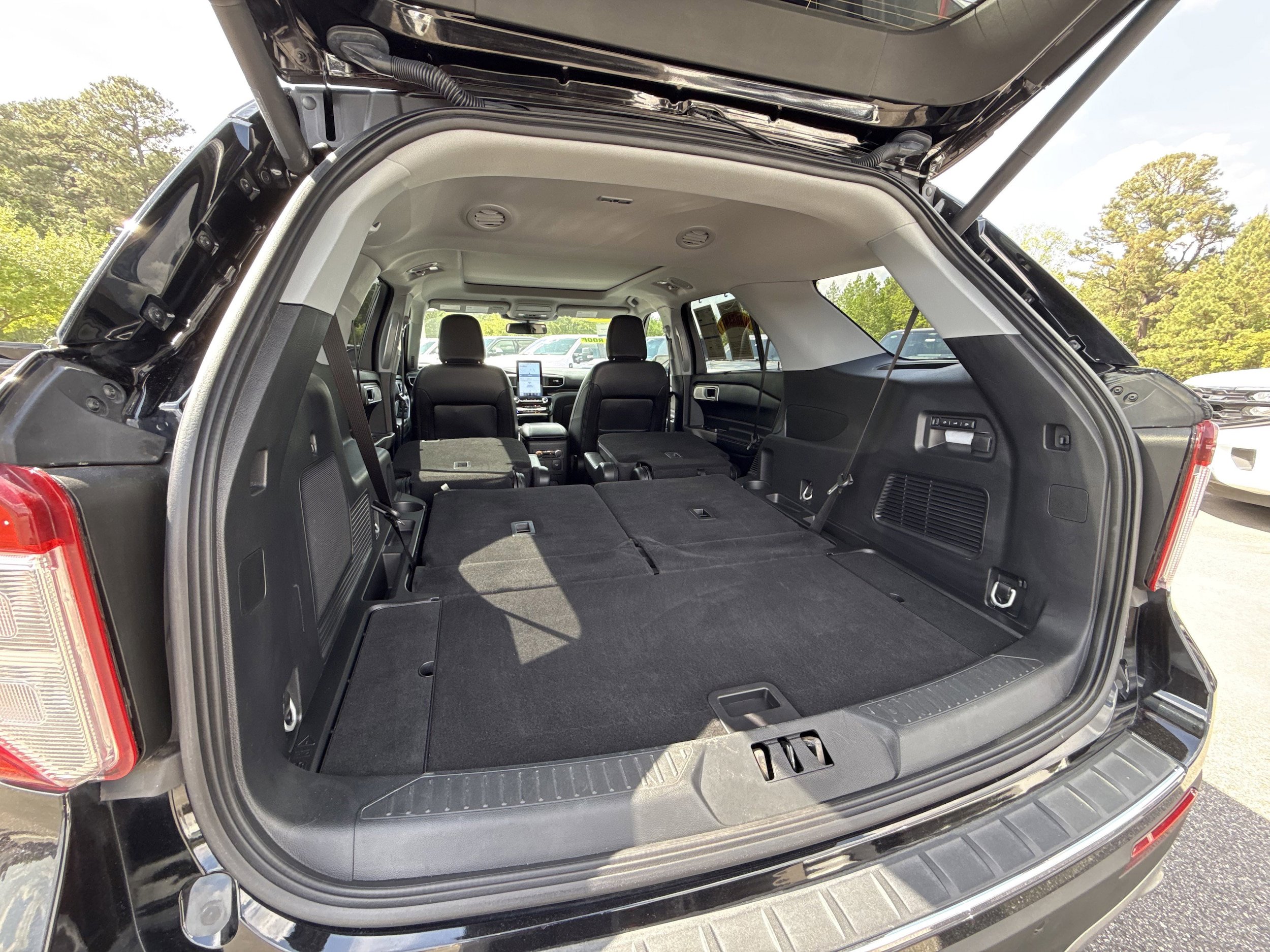 Certified 2023 Ford Explorer Limited w/ Limited Technology Package AWD/4WD image 35