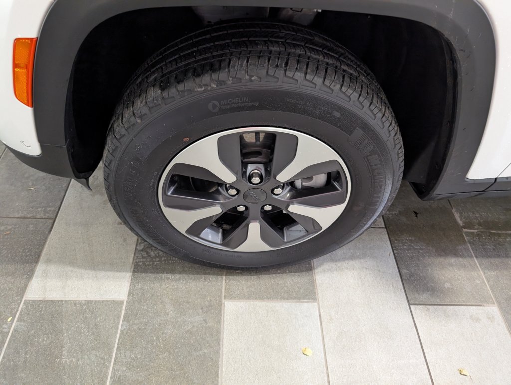 Used 2023 Jeep Grand Cherokee 4WD 4xe w/ Luxury Tech Group II image 7
