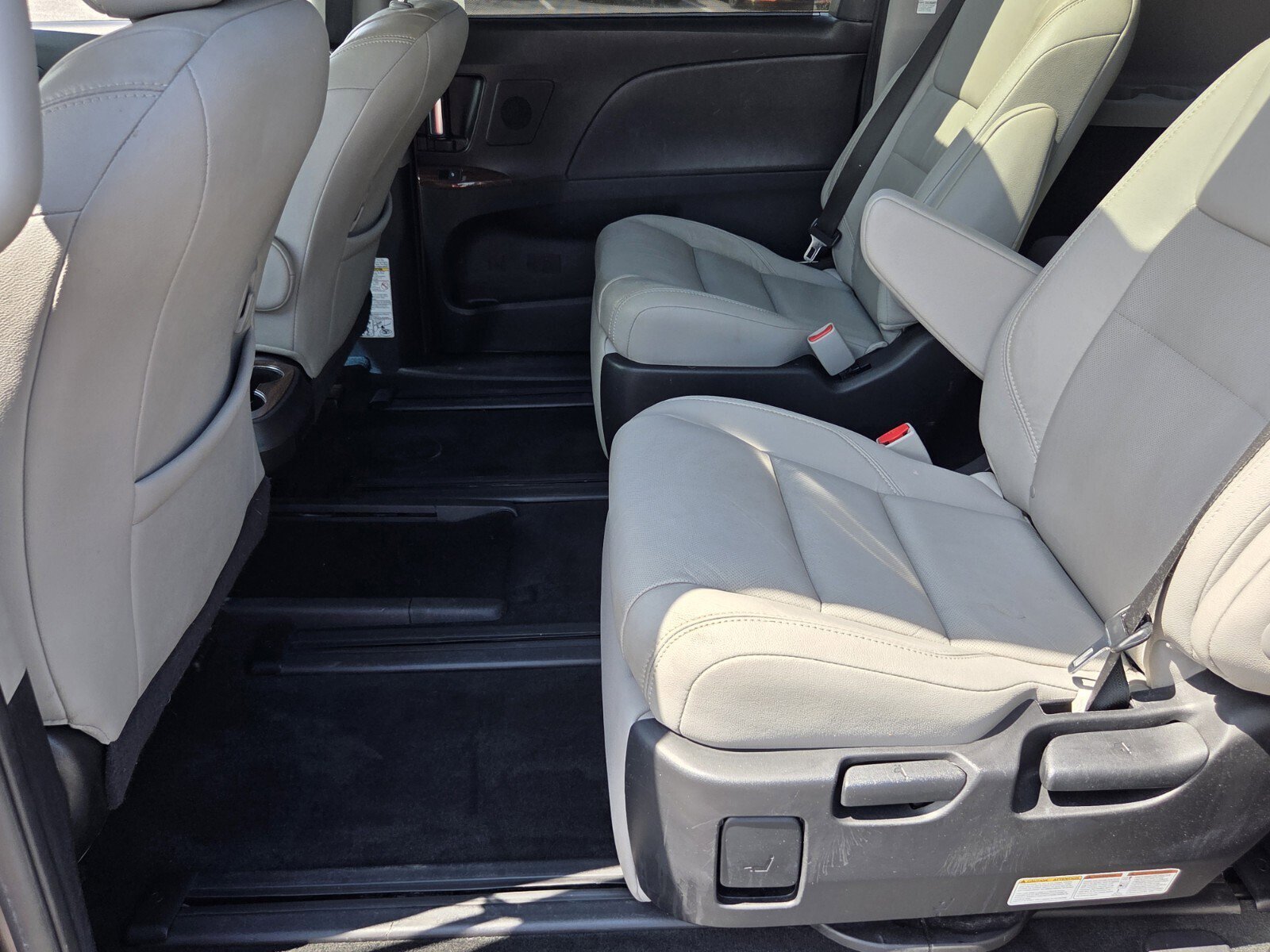 Used 2015 Toyota Sienna Limited image 12