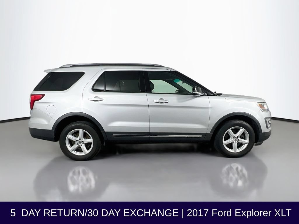 Used 2017 Ford Explorer XLT w/ Equipment Group 202A AWD/4WD image 9