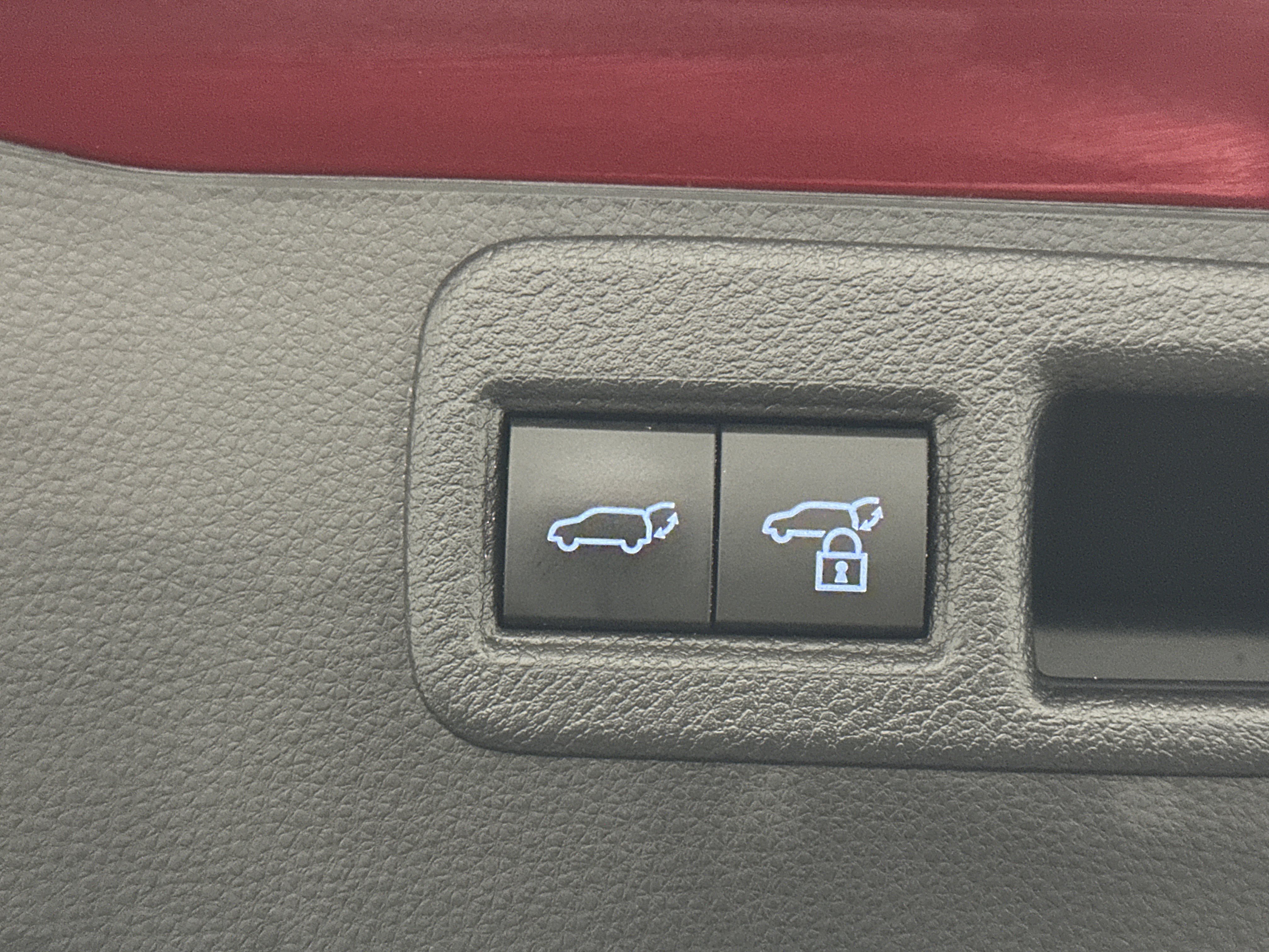 Used 2022 Toyota Venza LE image 16