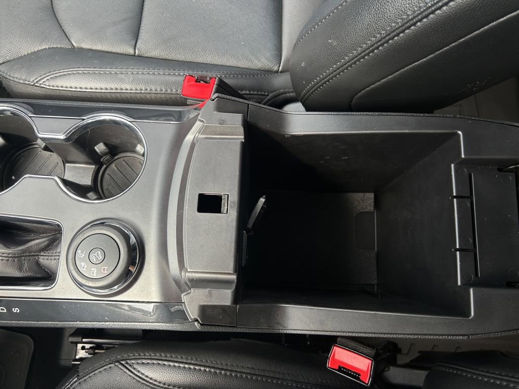 Used 2018 Ford Explorer XLT w/ Equipment Group 202A AWD/4WD image 29