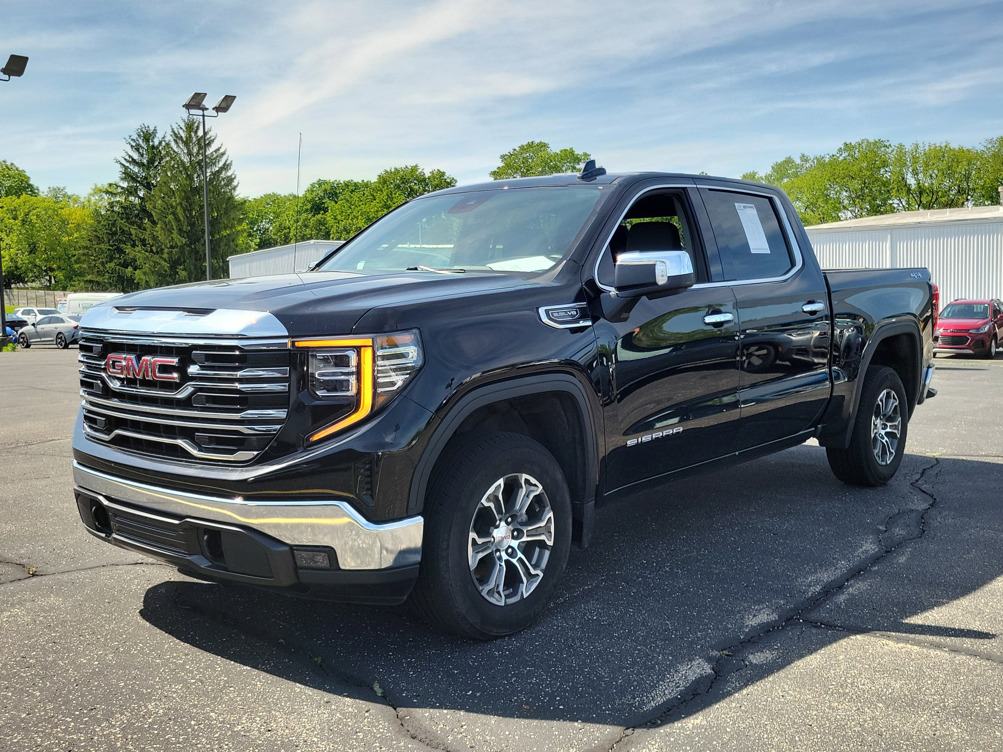 Used 2025 GMC Sierra 1500 SLT AWD/4WD image 2