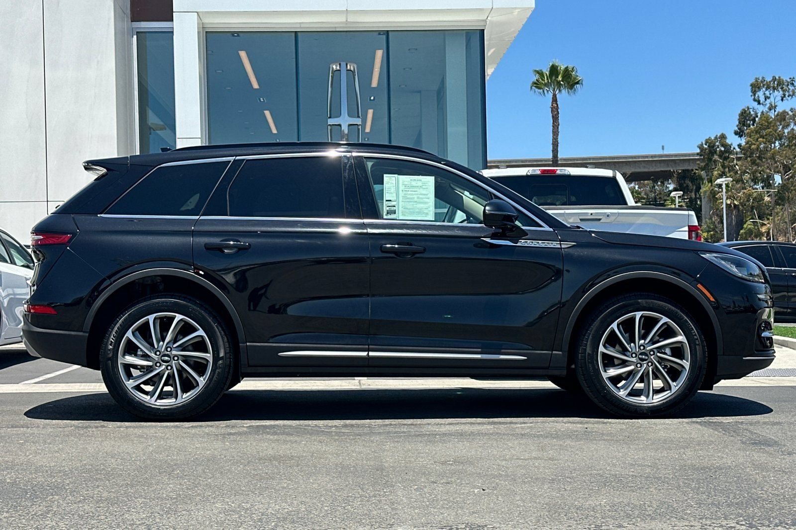 Certified 2025 Lincoln Corsair AWD w/ Equipment Group 101A image 2