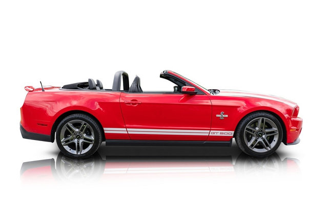 Used 2012 Ford Mustang Shelby GT500 w/ Electronics Pkg RWD image 2