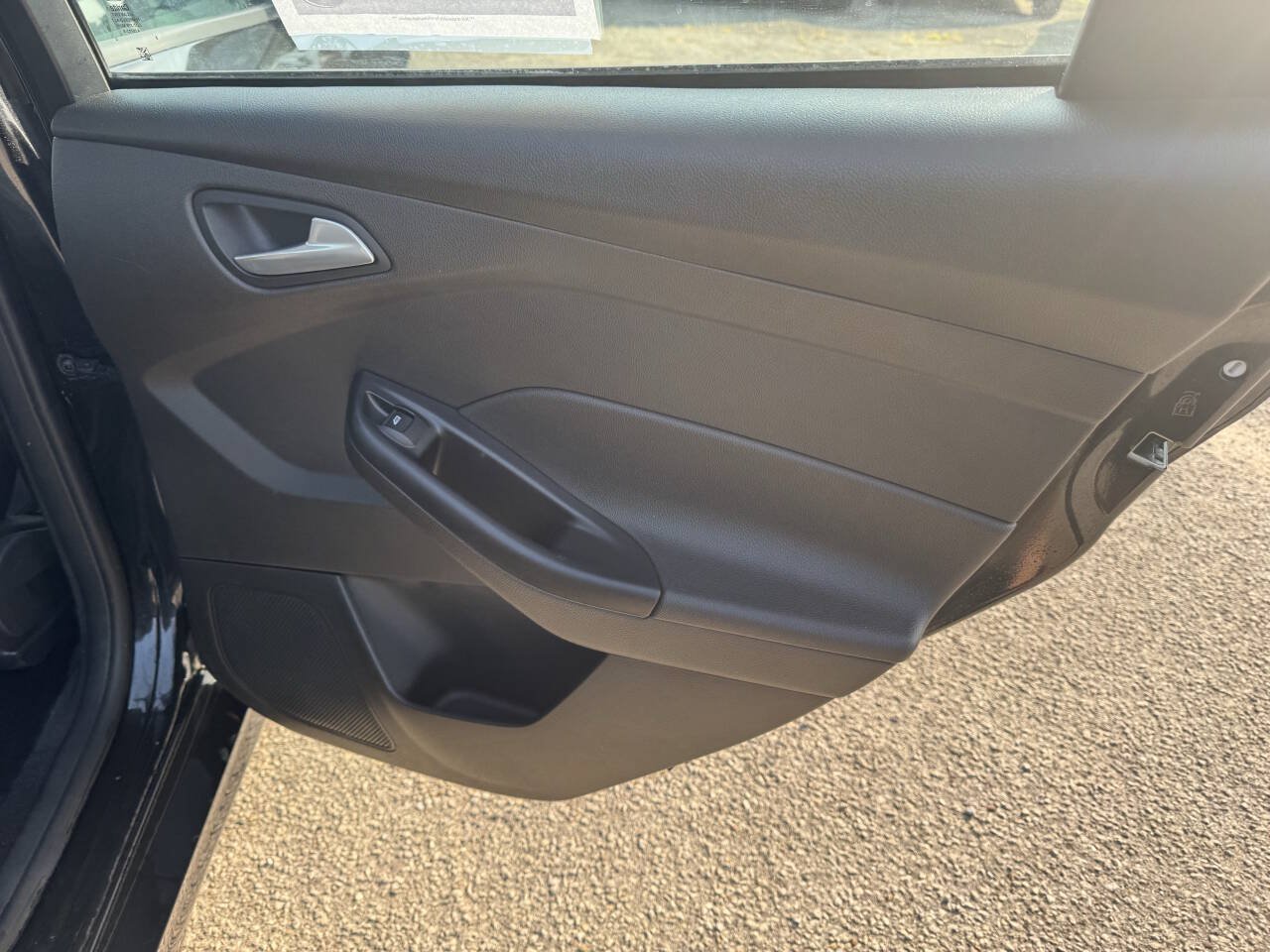 Used 2015 Ford Focus SE w/ SE Sport Package FWD image 17