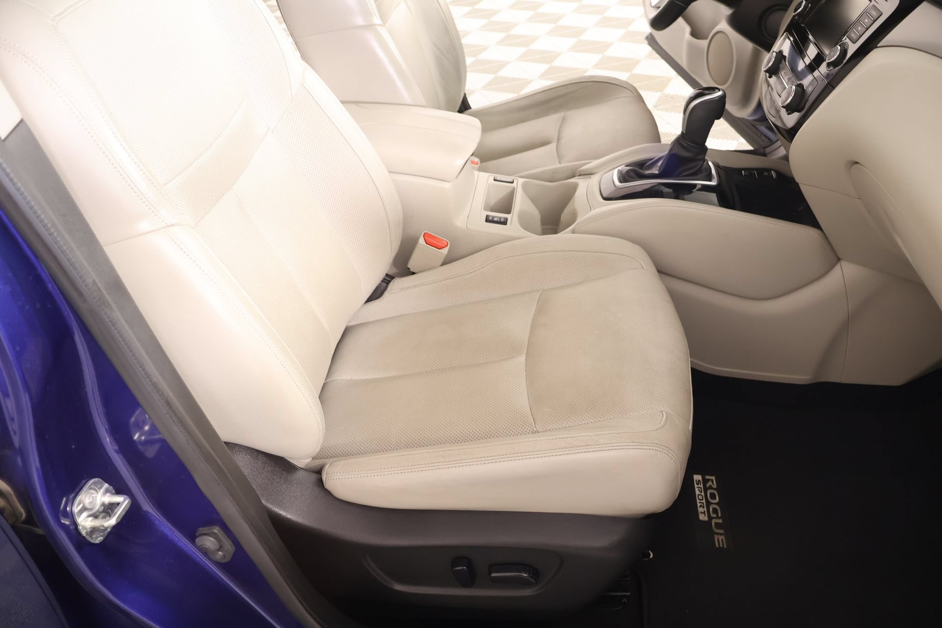 Used 2020 Nissan Rogue Sport SL w/ Premium Package FWD image 14