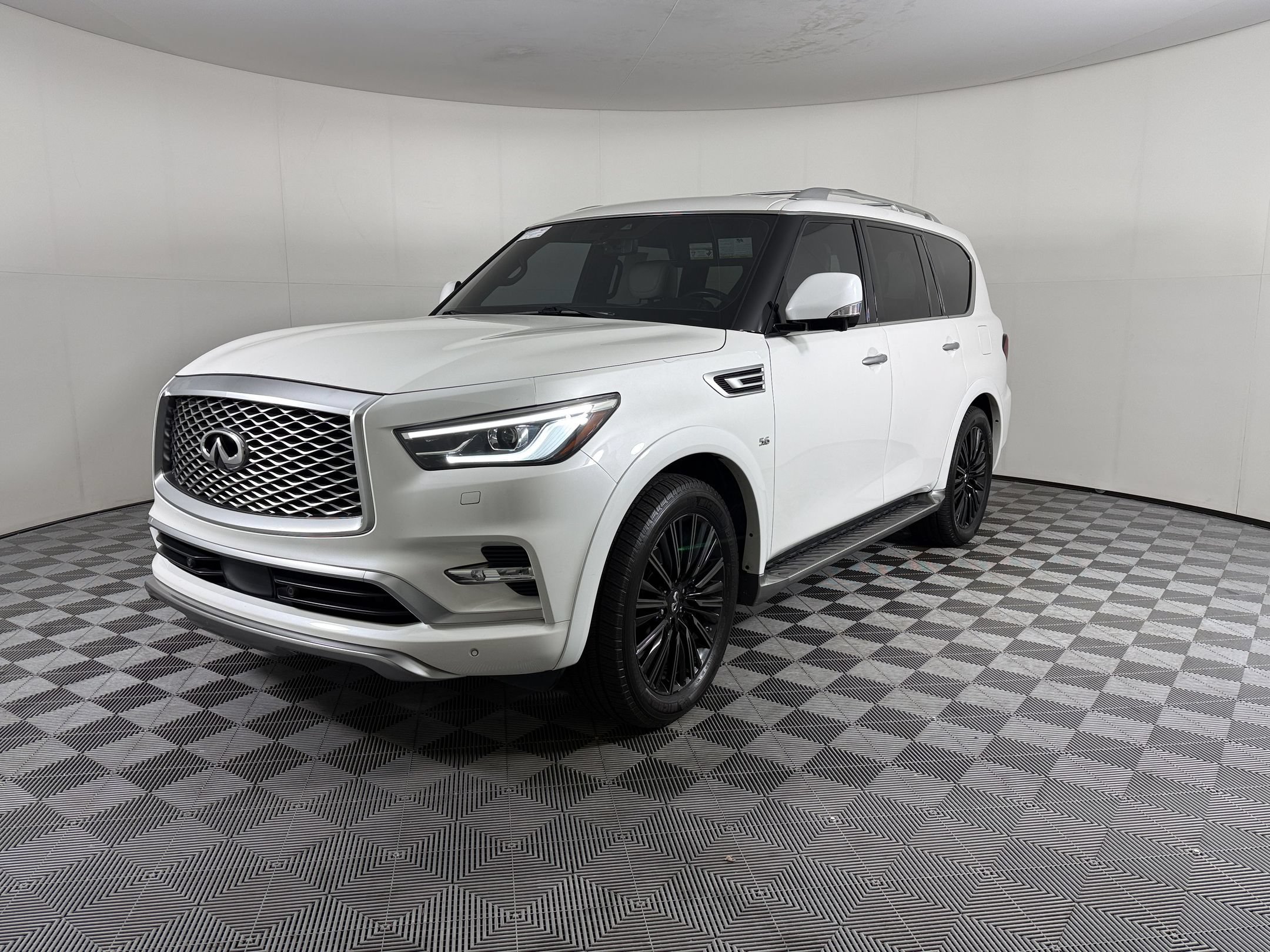 Used 2020 INFINITI QX80 Limited w/ All-Season Package AWD/4WD image 1