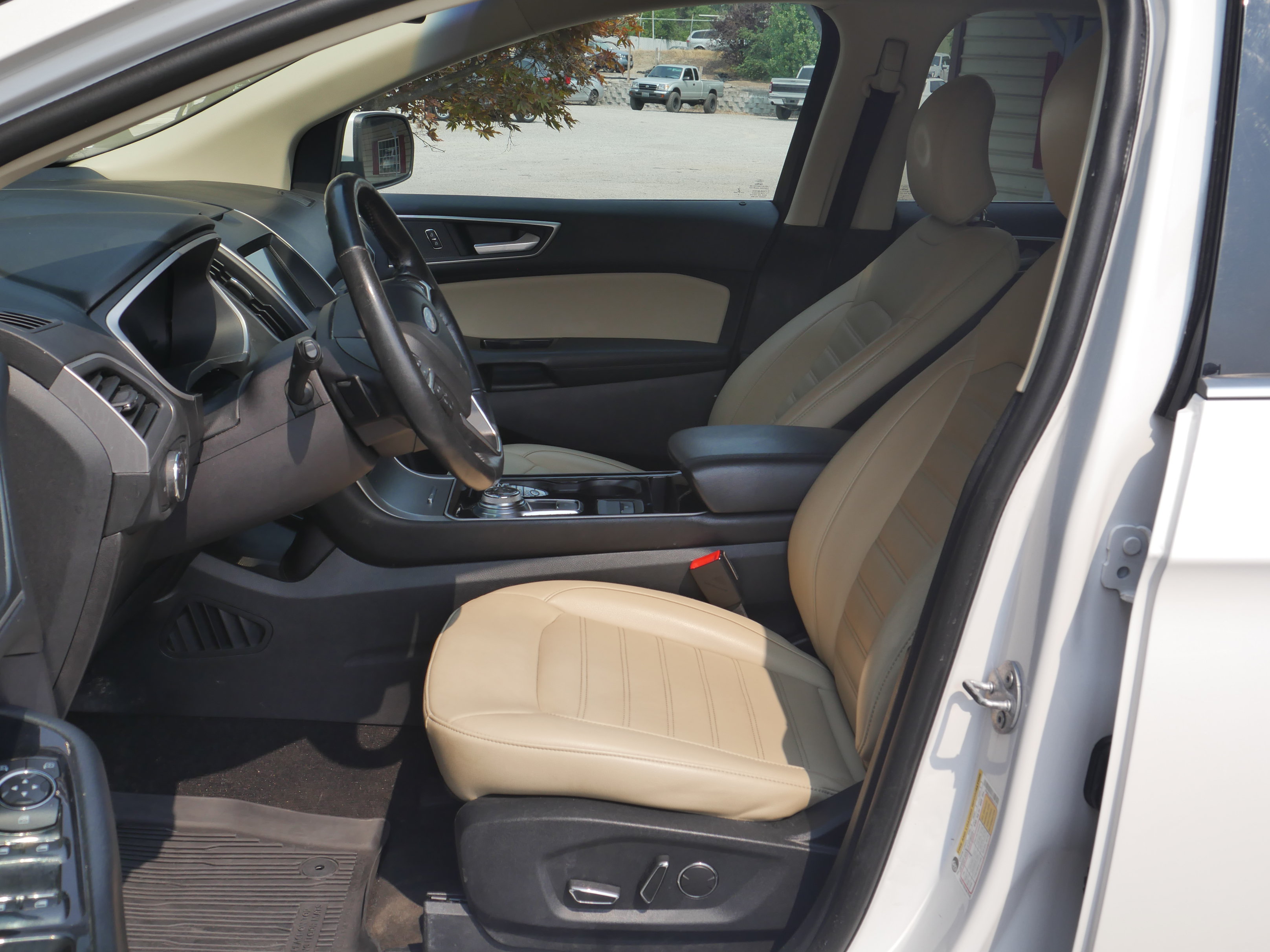 Used 2019 Ford Edge SEL w/ Equipment Group 201A AWD/4WD image 3