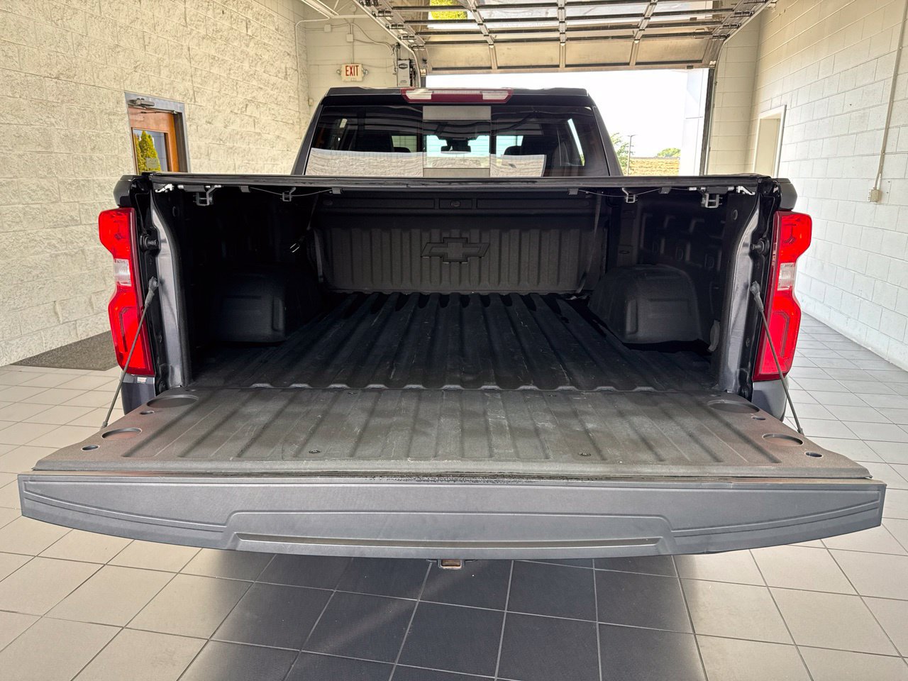 Used 2023 Chevrolet Silverado 1500 LTZ w/ LTZ Convenience Package II AWD/4WD image 10