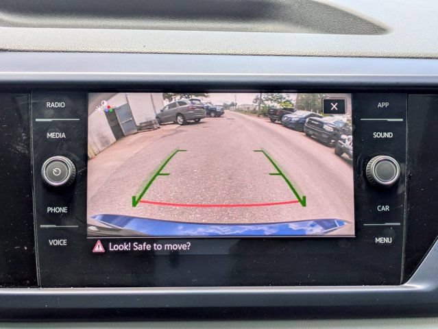 Used 2022 Volkswagen Taos SE w/ Panoramic Sunroof Package FWD image 22
