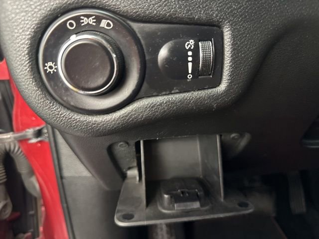 Used 2015 Jeep Cherokee Sport image 24