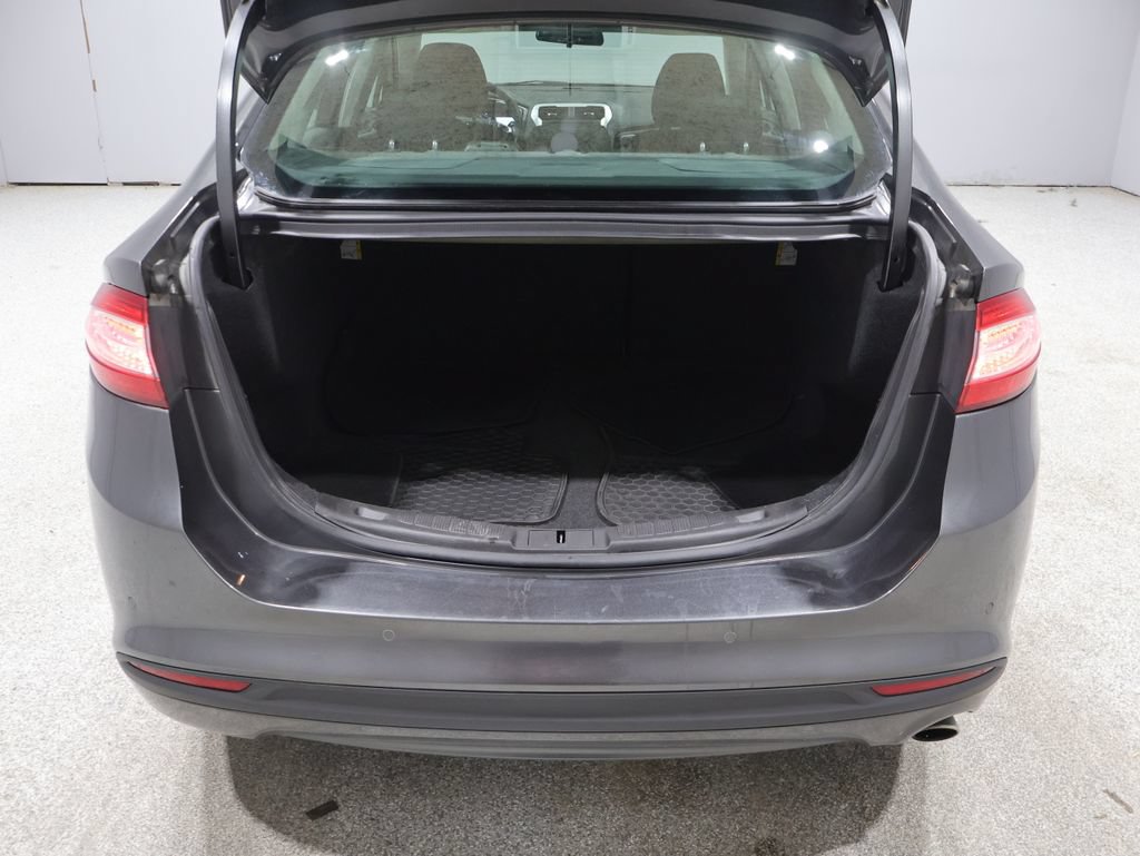 Used 2016 Ford Fusion SE FWD image 19