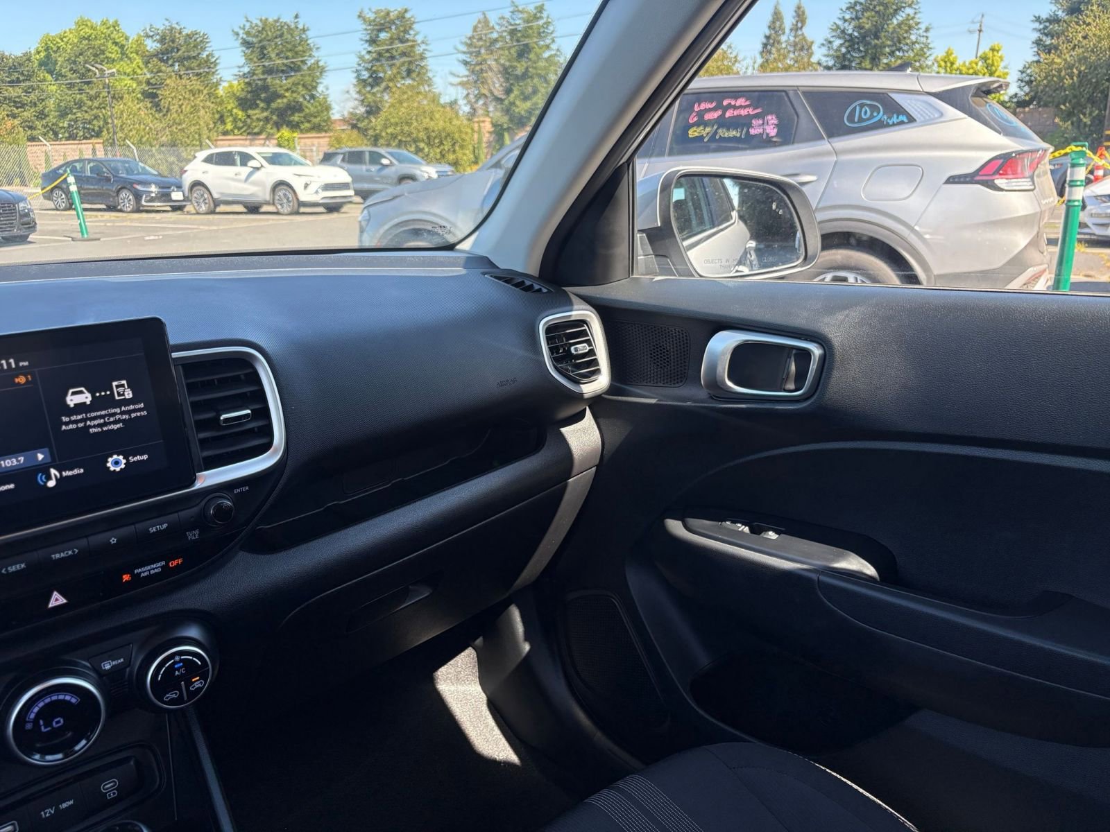 Used 2025 Hyundai Venue SEL image 34