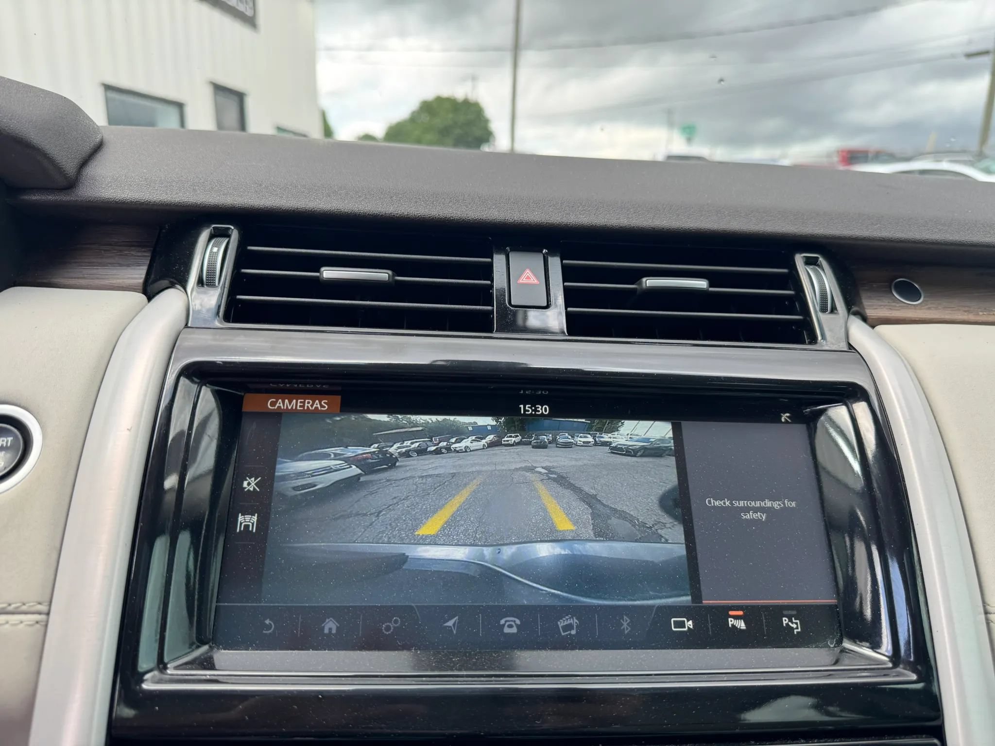 Used 2019 Land Rover Discovery HSE AWD/4WD image 19