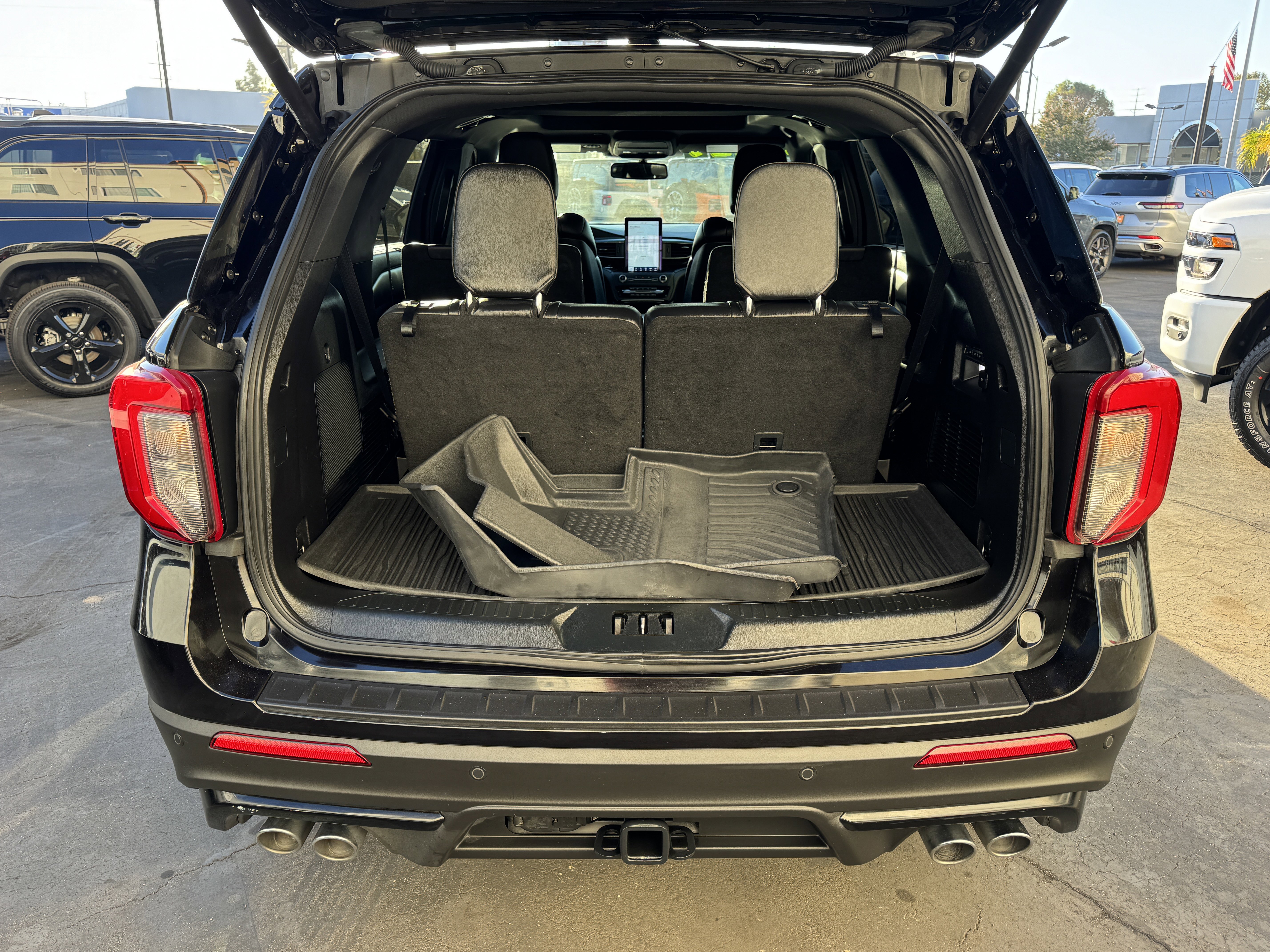 Used 2020 Ford Explorer ST w/ ST Street Pack image 11