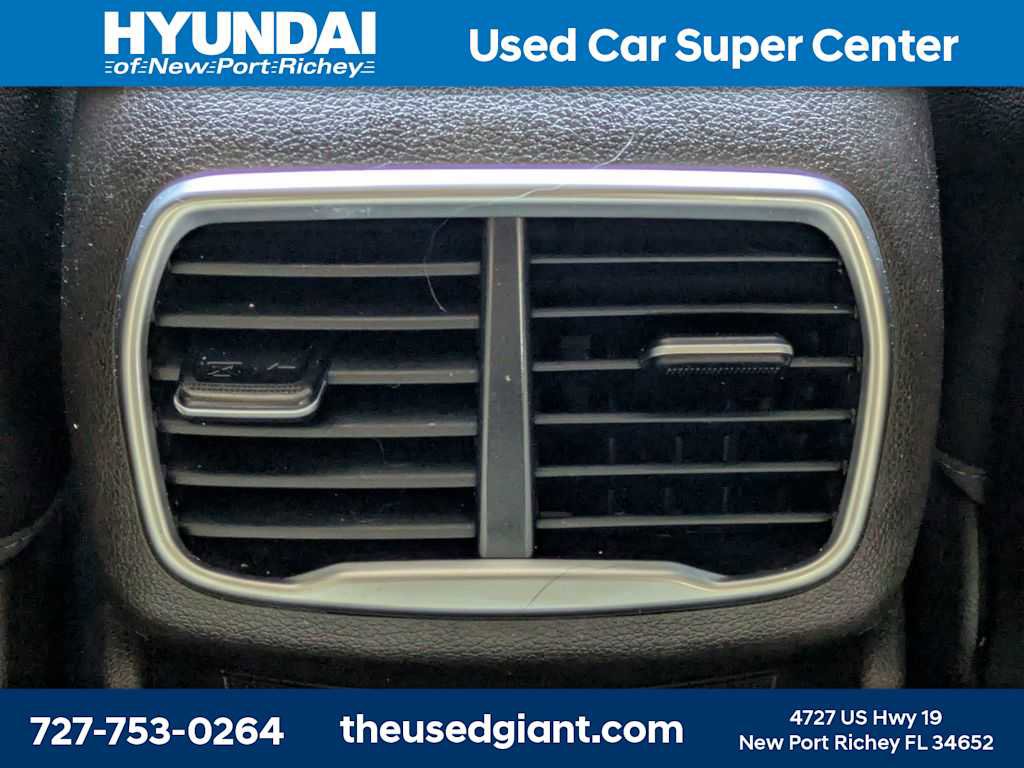Used 2020 Hyundai Santa Fe Limited image 18