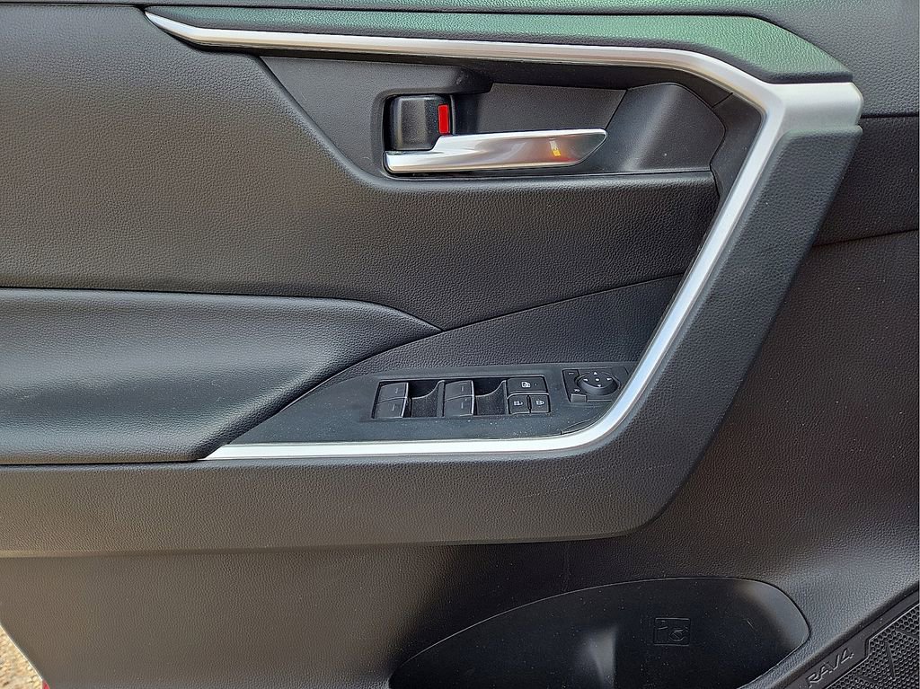 Used 2022 Toyota RAV4 XLE FWD image 21