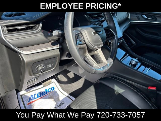 Used 2022 Jeep Grand Cherokee Overland w/ Luxury Tech Group IV AWD/4WD image 14