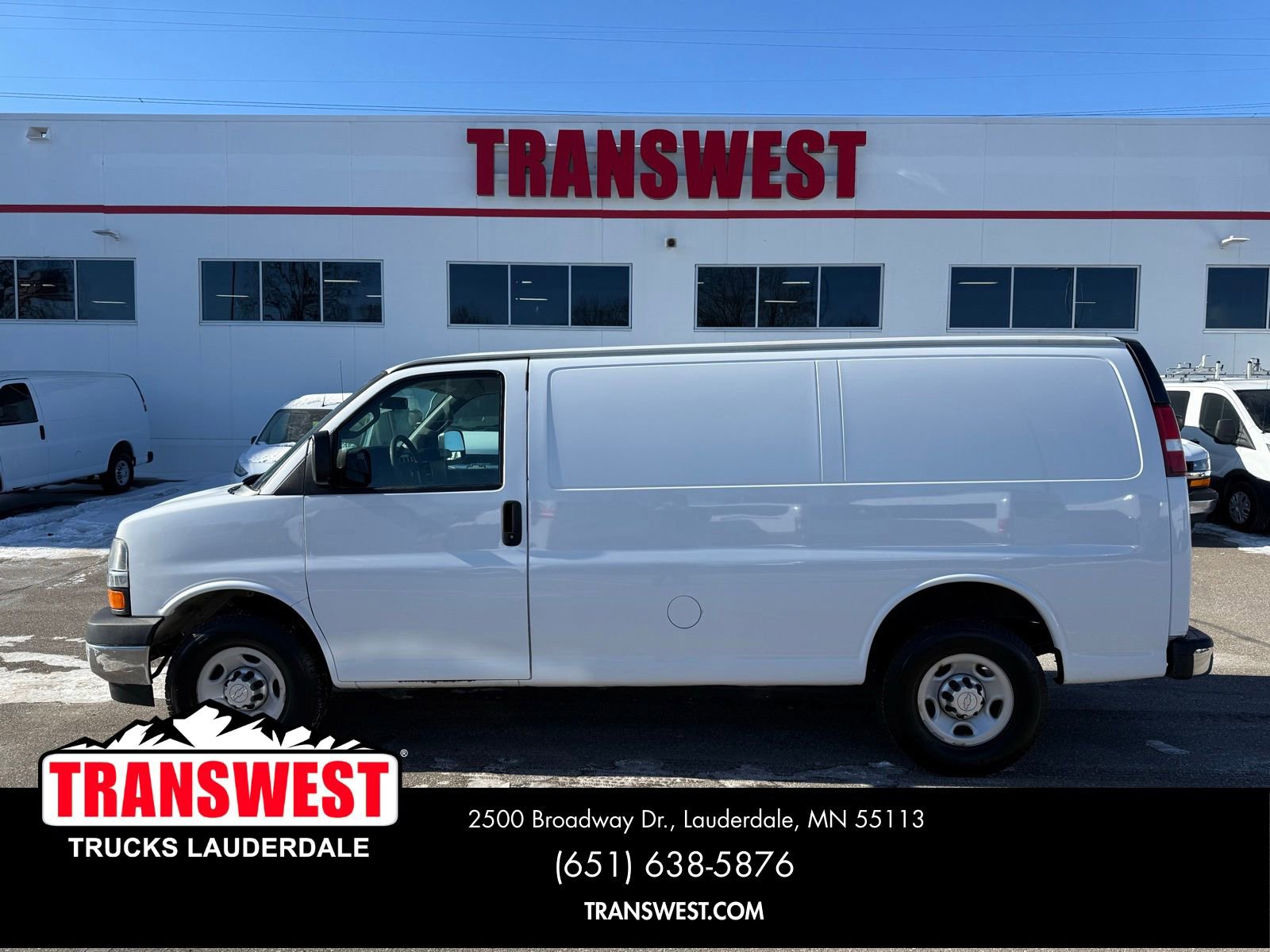 Used 2017 Chevrolet Express 3500 RWD image 2