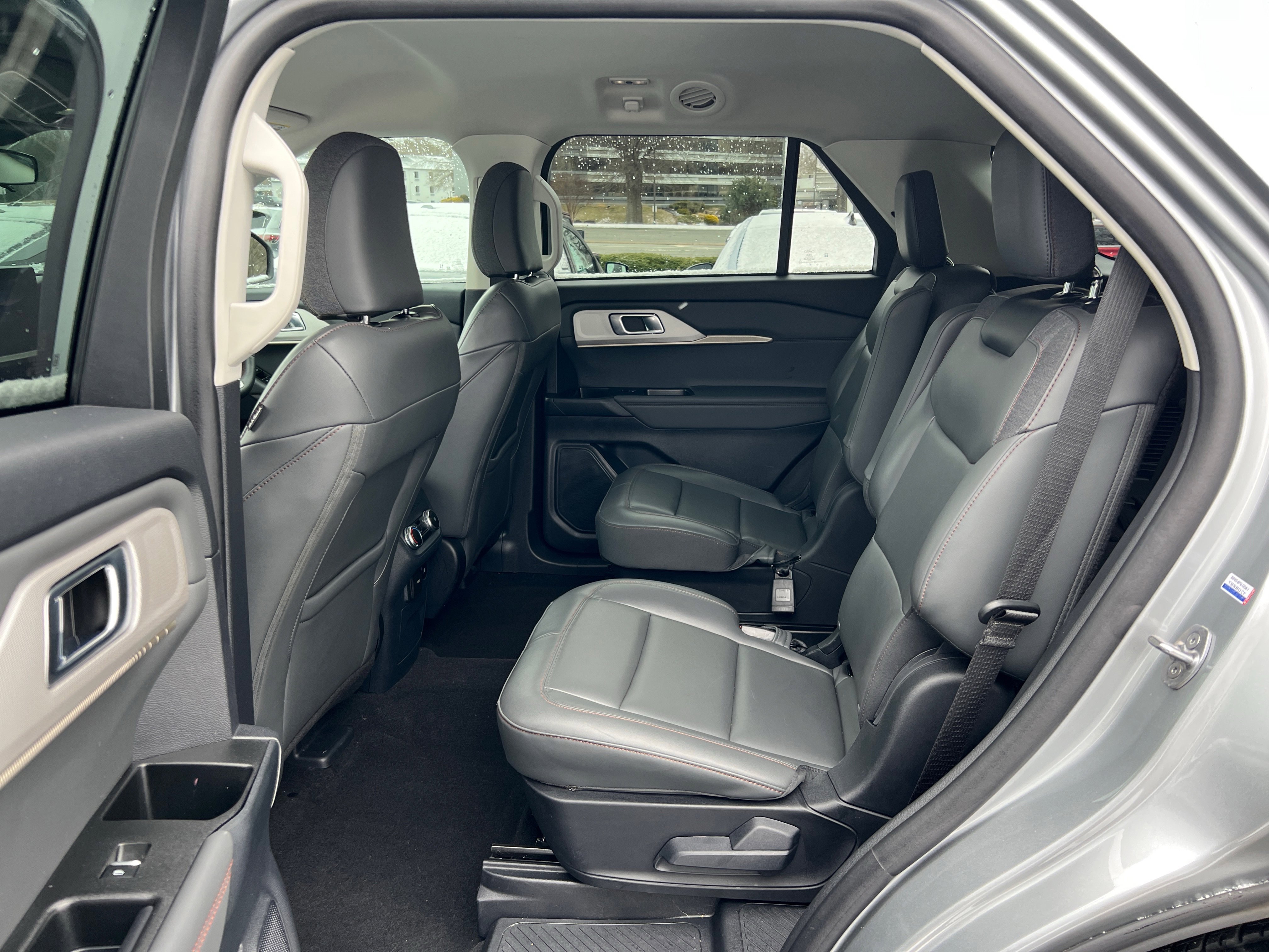 Used 2025 Ford Explorer Active w/ Active Comfort Package image 28