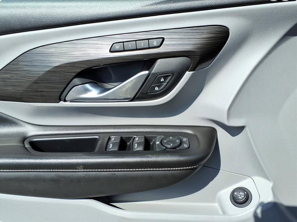 Used 2024 GMC Terrain SLT image 19