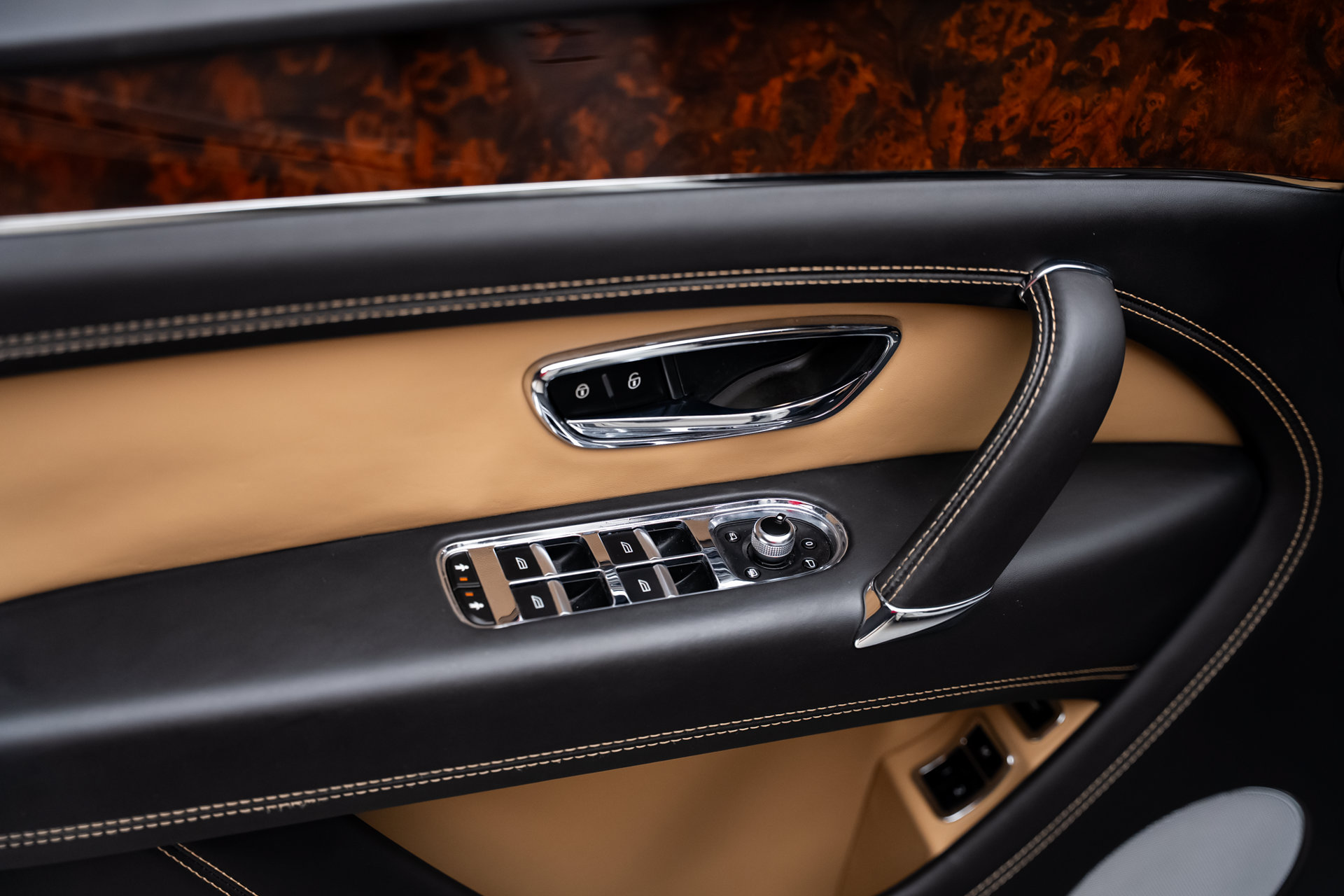 Used 2018 Bentley Bentayga AWD/4WD image 54