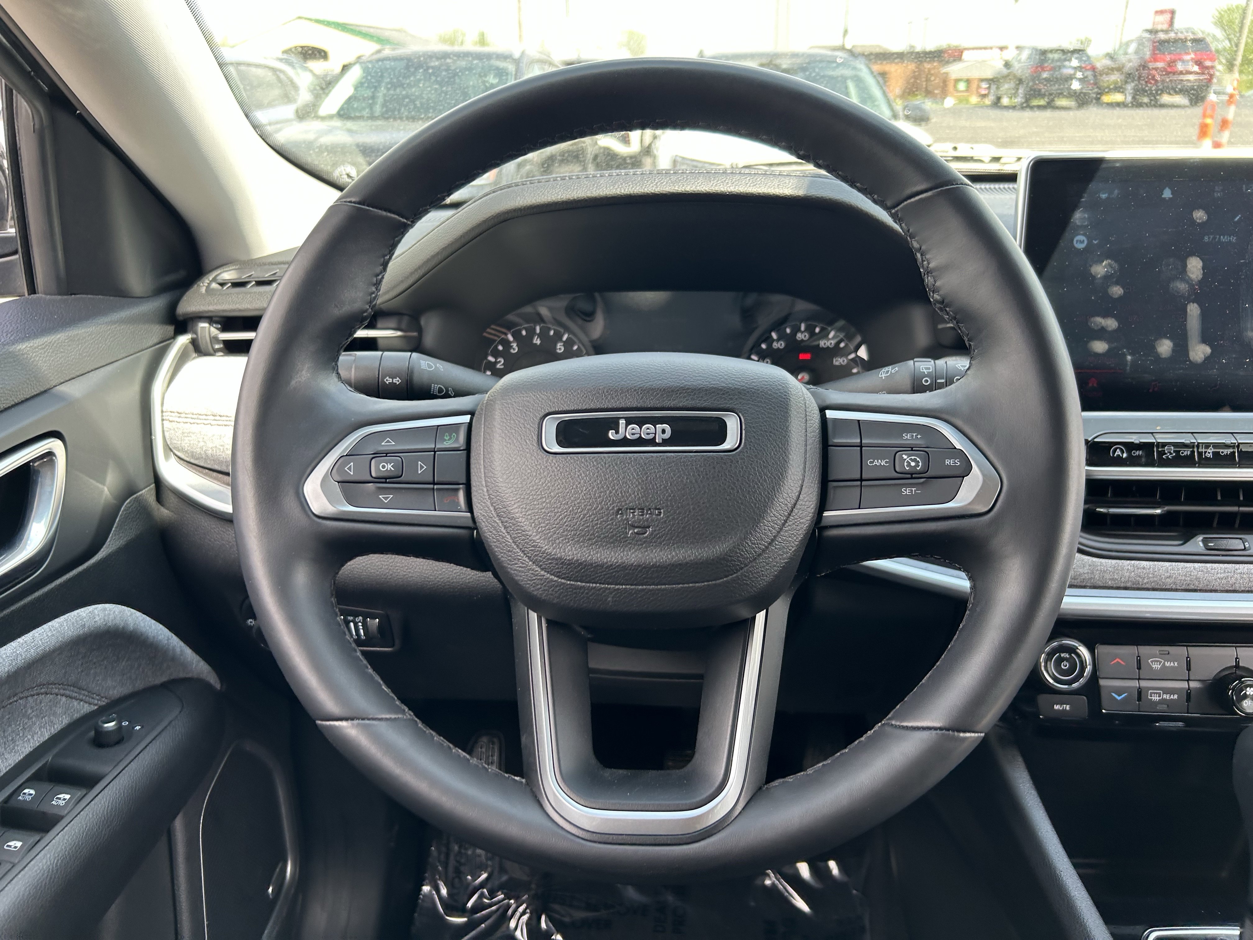 Used 2022 Jeep Compass Latitude w/ Sun and Sound Group AWD/4WD image 10
