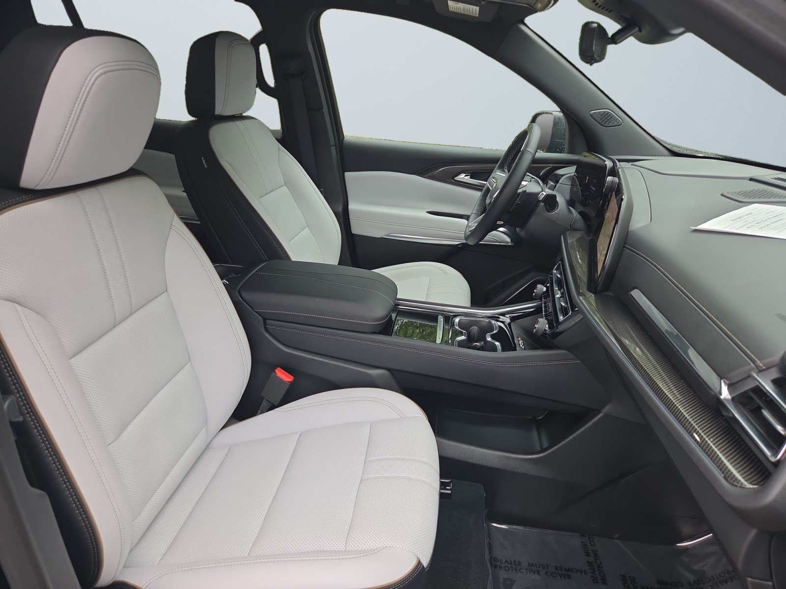 Used 2025 Chevrolet Traverse High Country FWD image 18