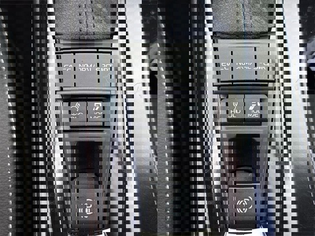 Used 2025 Toyota Camry SE image 21