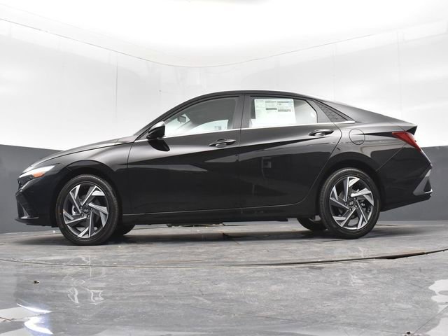 Used 2025 Hyundai Elantra SEL FWD image 43